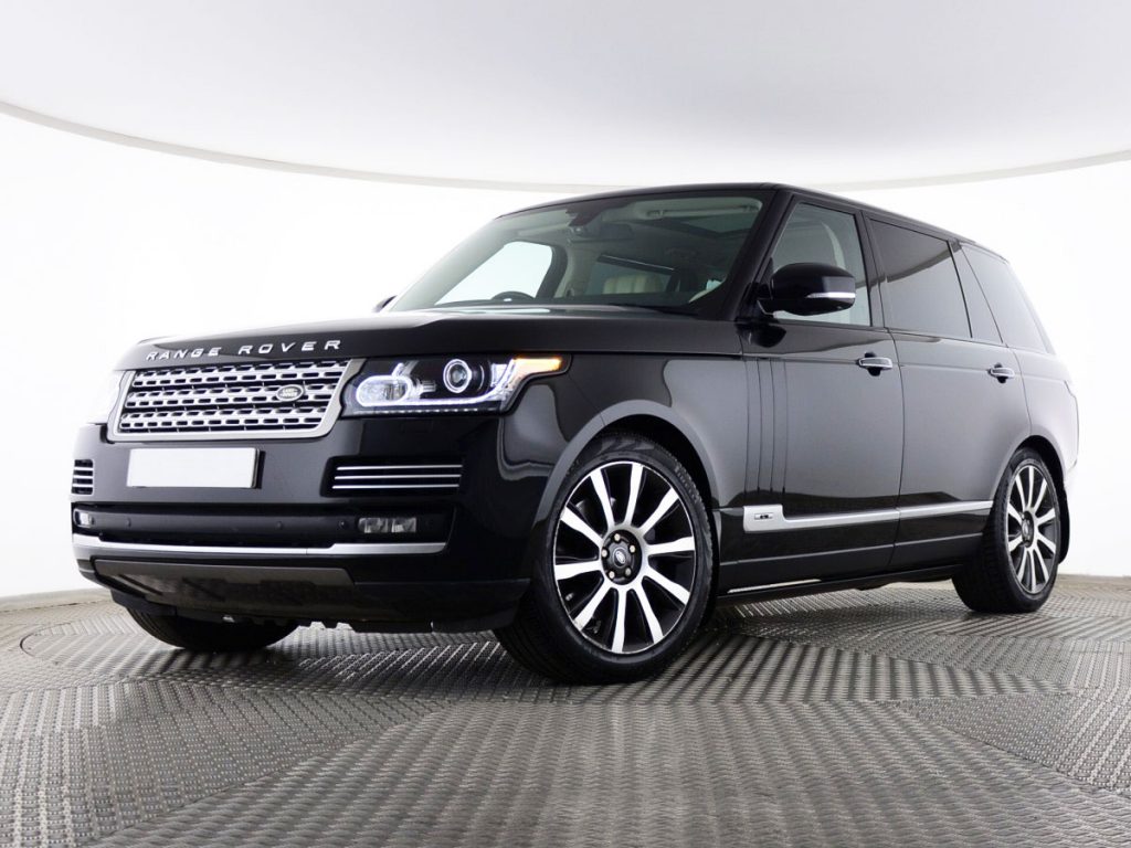 Navigating British Elegance: Your Guide to Range Rover Hire in the UK