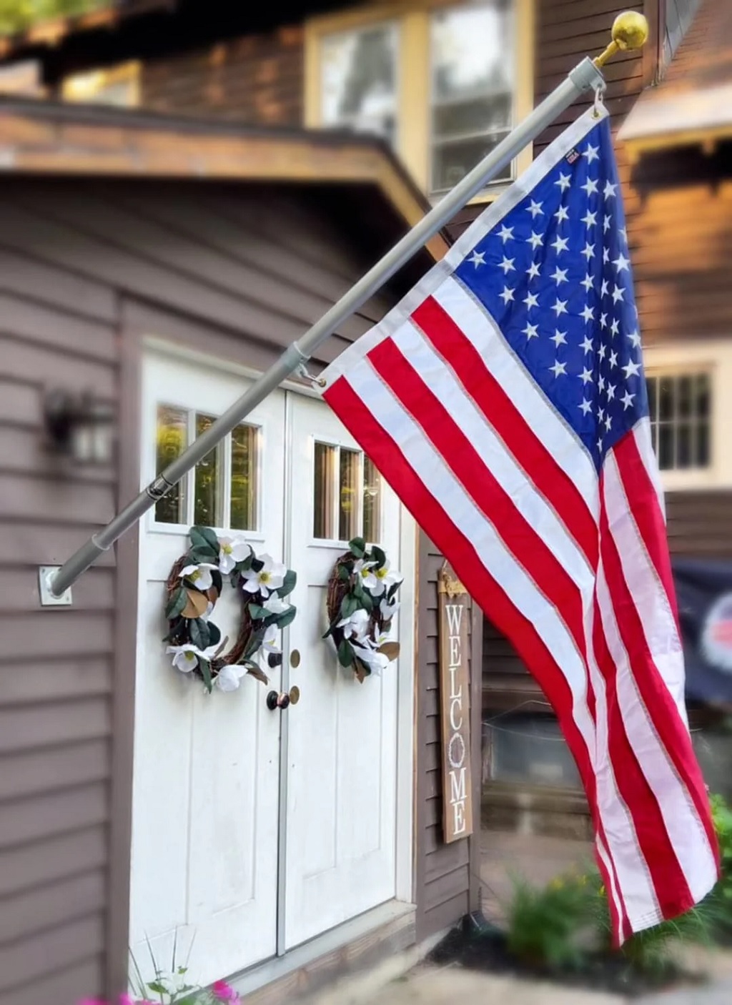 Choosing the Best Telescopic Flag Pole: Tips and Tricks